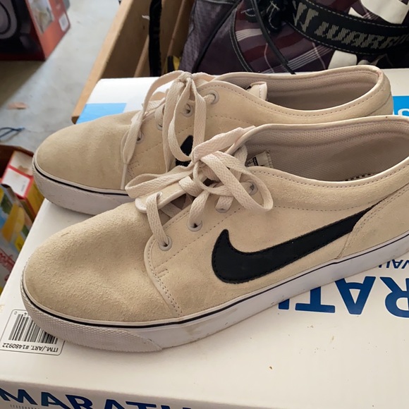 Nike Shoes - Picture 2 of 2